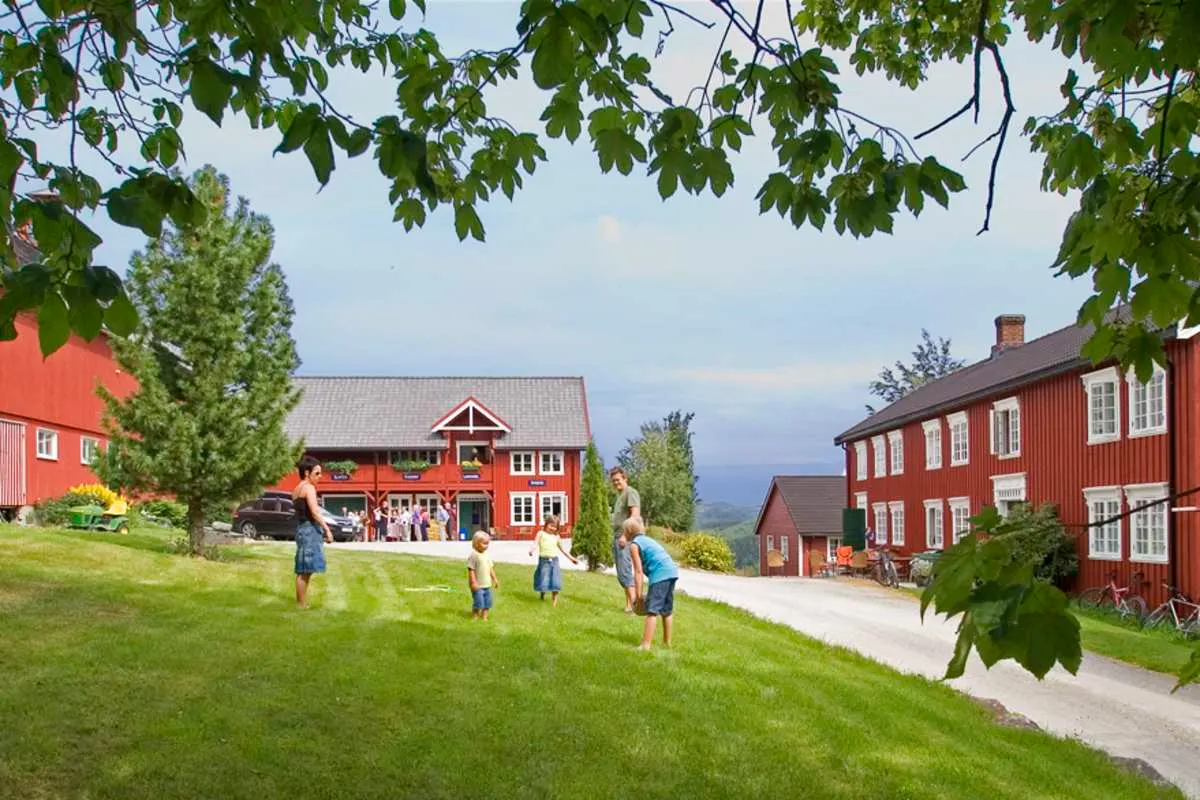 Berg Gård og Inderøy Brenneri