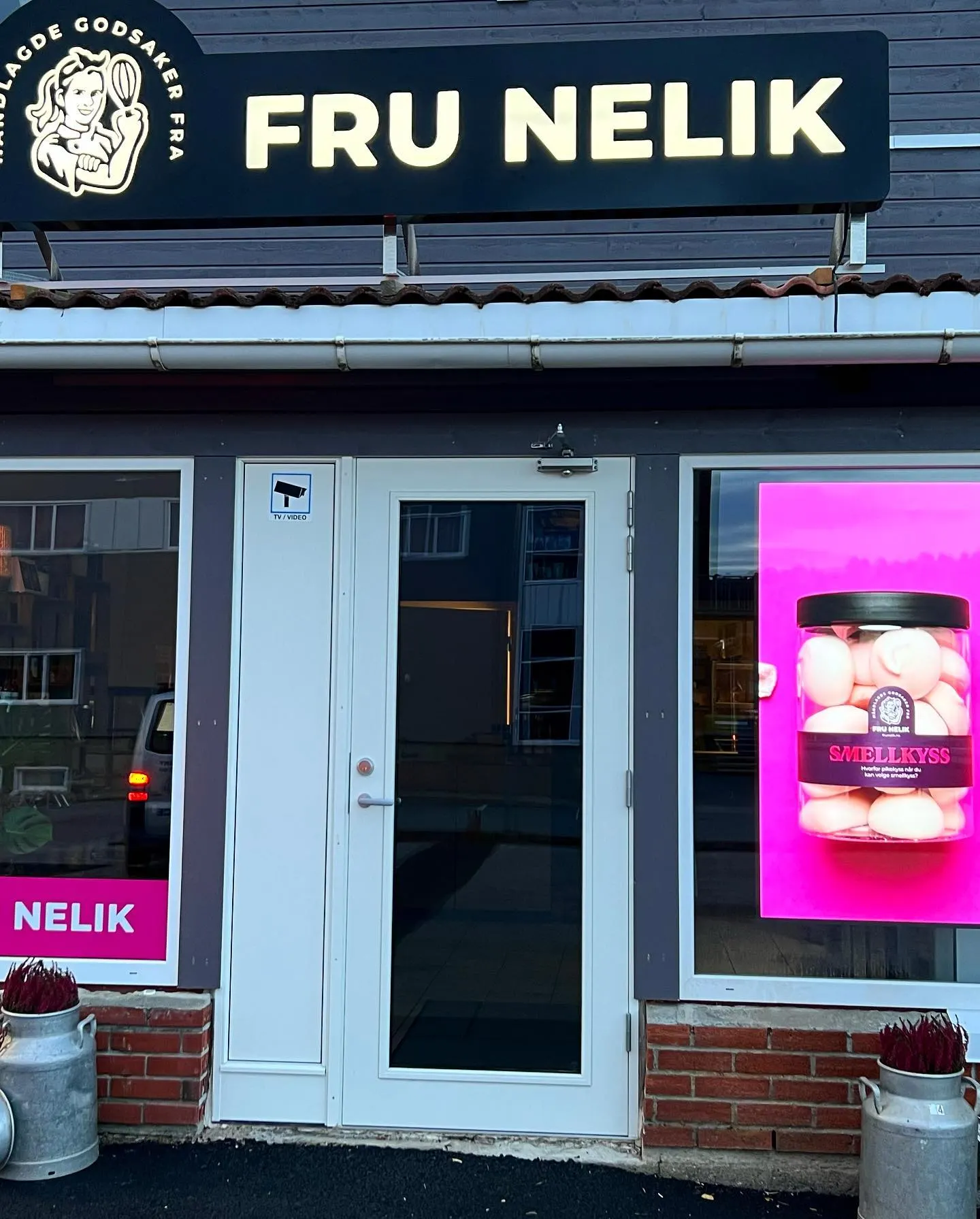 Fru Nelik