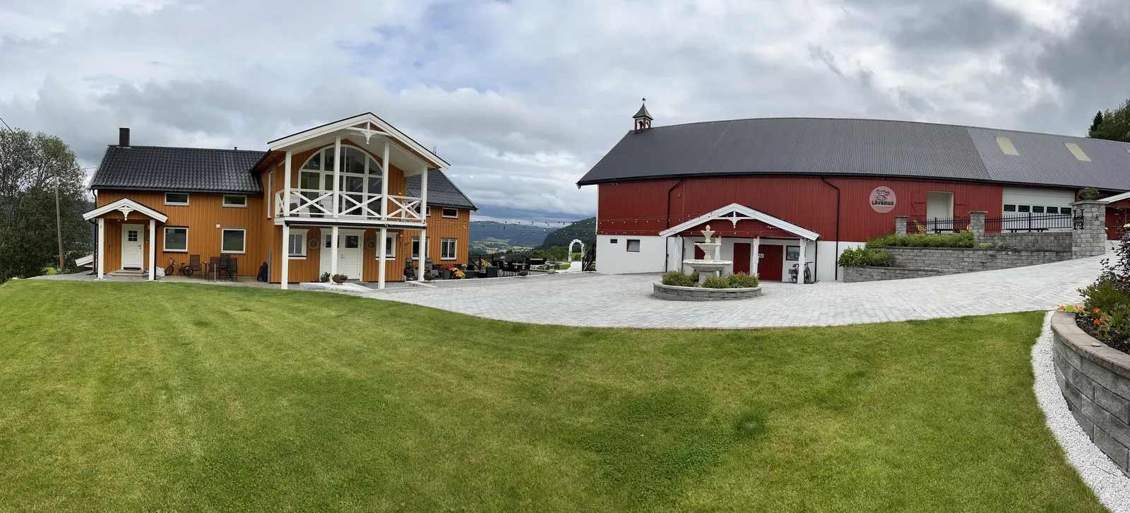 Haugen Gård / Låvbrua Gårdsbutikk